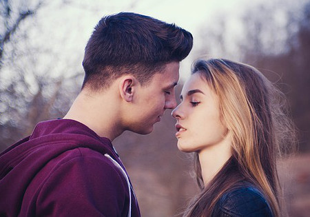 Flirten lernen: 5 Fallstricke & 9 Tipps von einer Frau für Männer